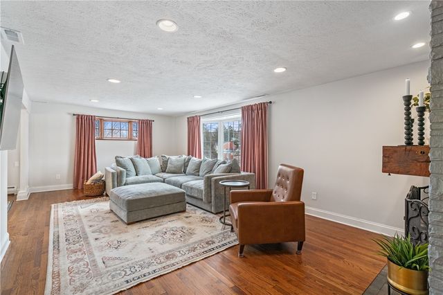 114 Orchard Hilands Dr, Peters Twp, PA 15367