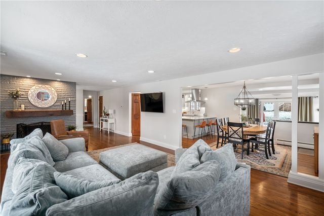 114 Orchard Hilands Dr, Peters Twp, PA 15367