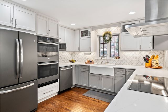 114 Orchard Hilands Dr, Peters Twp, PA 15367