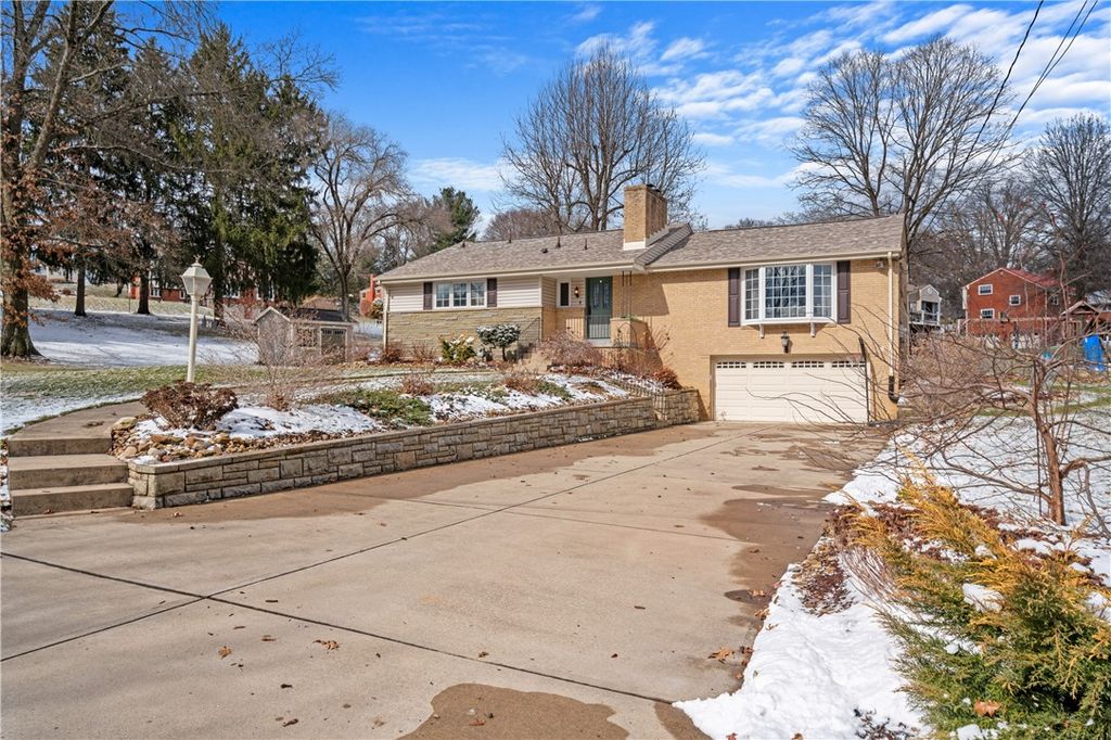 114 Orchard Hilands Dr, Peters Twp, PA 15367