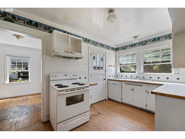 1828 HILYARD St, Eugene, OR 97401