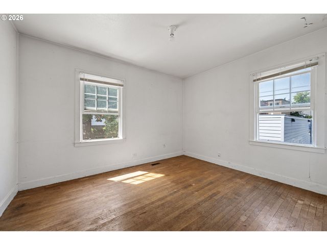 1828 HILYARD St, Eugene, OR 97401