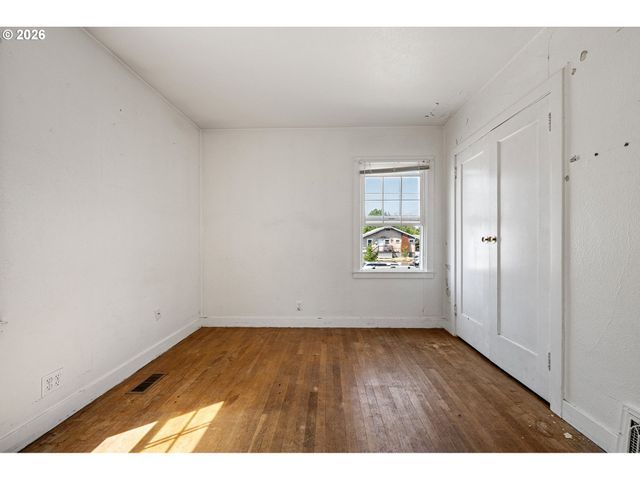 1828 HILYARD St, Eugene, OR 97401