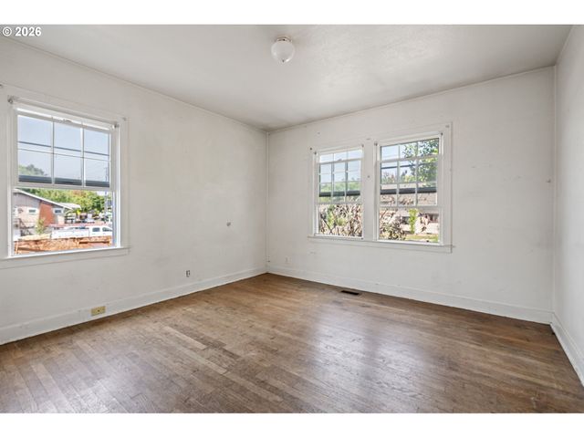 1828 HILYARD St, Eugene, OR 97401