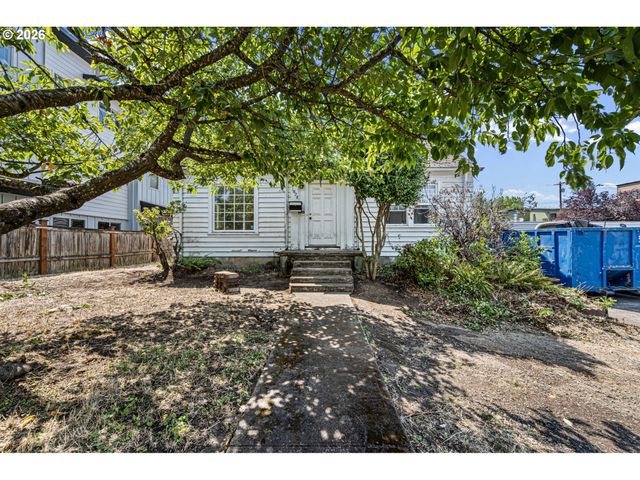 1828 HILYARD St, Eugene, OR 97401