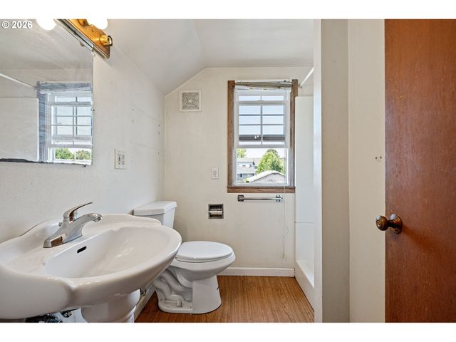 1828 HILYARD St, Eugene, OR 97401