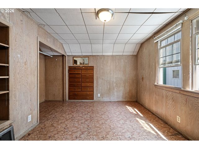 1828 HILYARD St, Eugene, OR 97401
