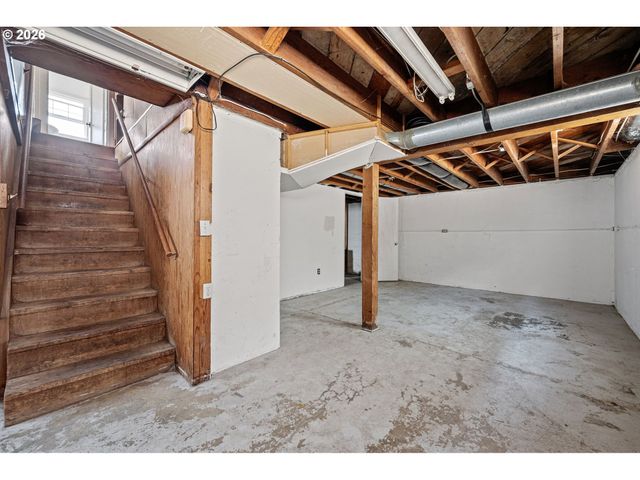 1828 HILYARD St, Eugene, OR 97401