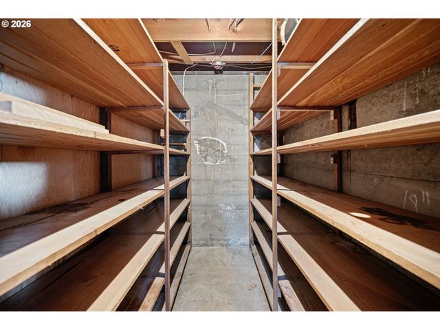 1828 HILYARD St, Eugene, OR 97401