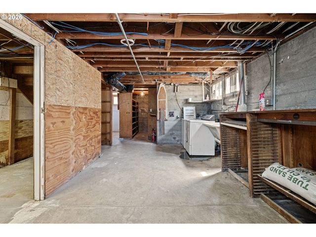 1828 HILYARD St, Eugene, OR 97401