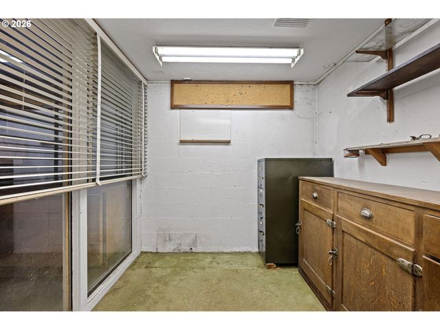 1828 HILYARD St, Eugene, OR 97401