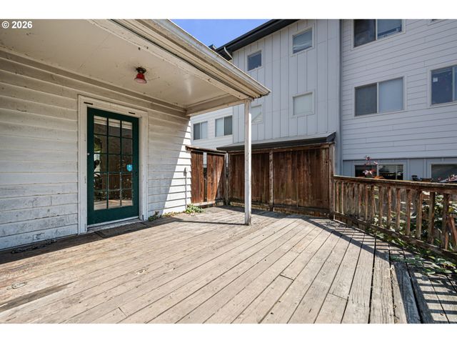 1828 HILYARD St, Eugene, OR 97401