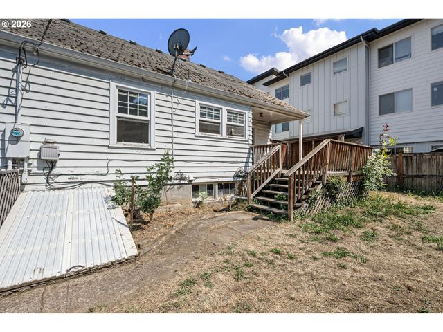 1828 HILYARD St, Eugene, OR 97401