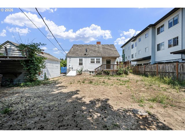 1828 HILYARD St, Eugene, OR 97401
