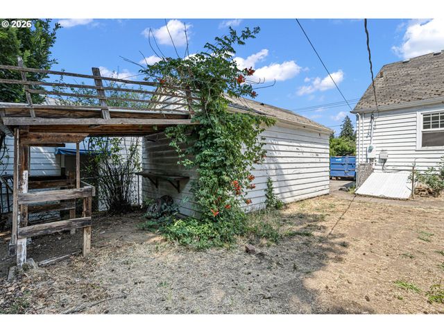 1828 HILYARD St, Eugene, OR 97401