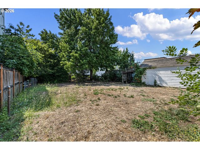1828 HILYARD St, Eugene, OR 97401