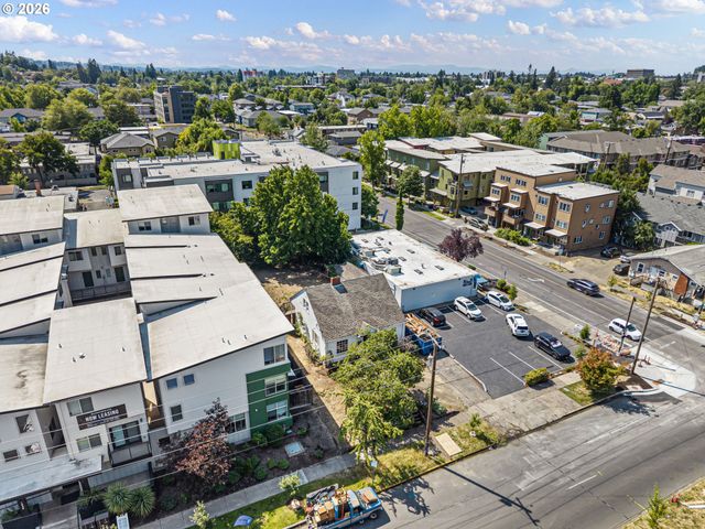 1828 HILYARD St, Eugene, OR 97401