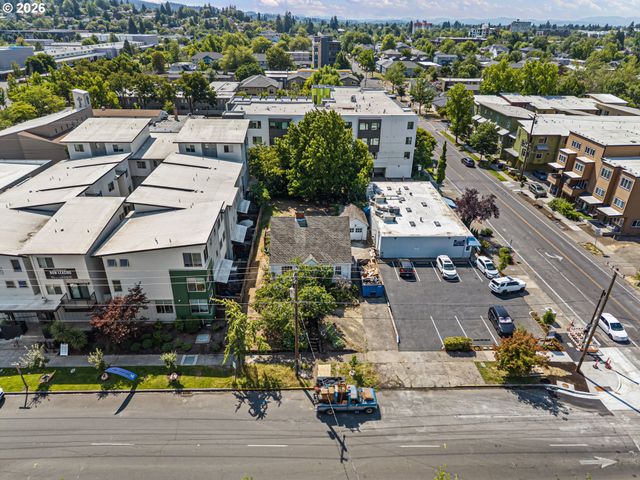1828 HILYARD St, Eugene, OR 97401
