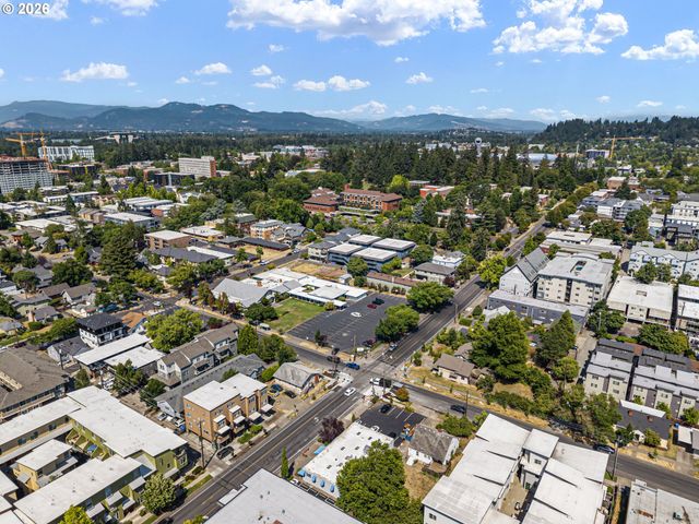 1828 HILYARD St, Eugene, OR 97401