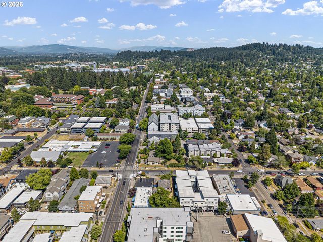 1828 HILYARD St, Eugene, OR 97401