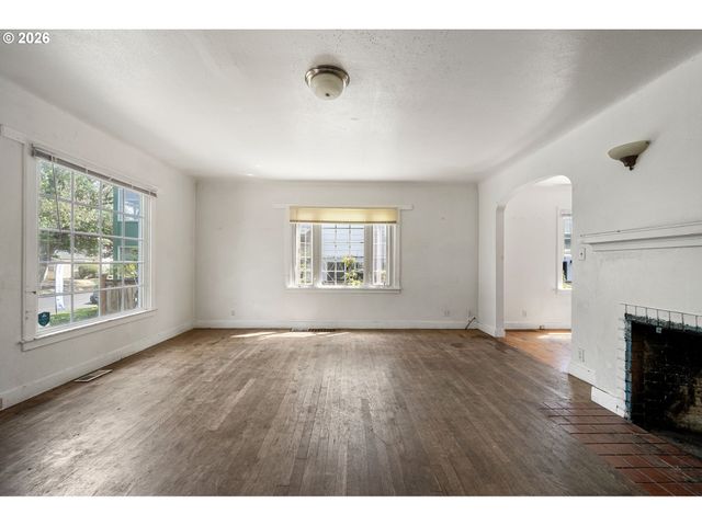 1828 HILYARD St, Eugene, OR 97401