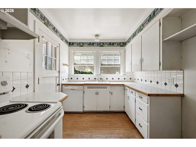 1828 HILYARD St, Eugene, OR 97401