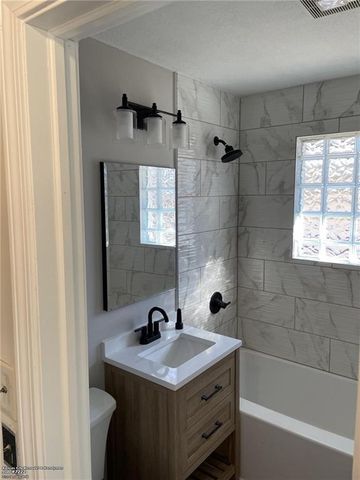 5720 N Drury Avenue, Kansas City, MO 64119