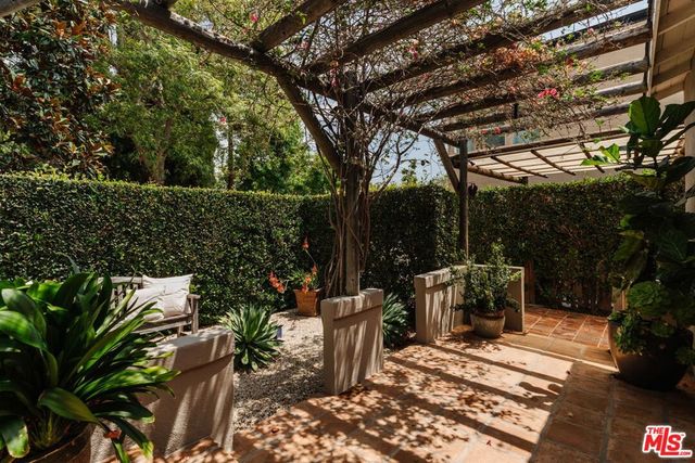 9008 Elevado Street, West Hollywood, CA 90069