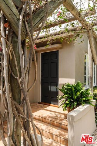 9008 Elevado Street, West Hollywood, CA 90069