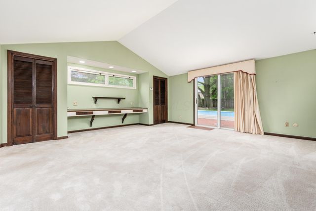 60 W Schreyer Place, Columbus, OH 43214