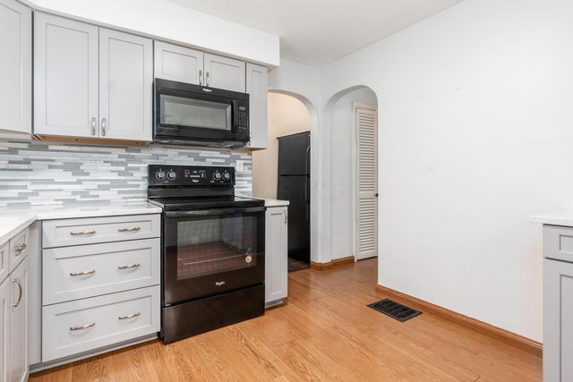 60 W Schreyer Place, Columbus, OH 43214