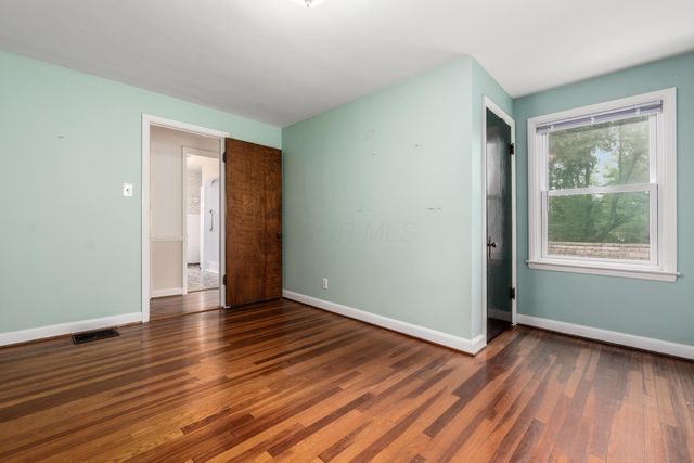 60 W Schreyer Place, Columbus, OH 43214
