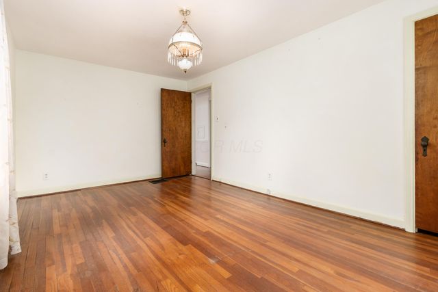 60 W Schreyer Place, Columbus, OH 43214