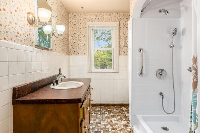 60 W Schreyer Place, Columbus, OH 43214