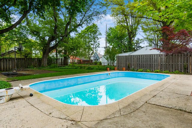 60 W Schreyer Place, Columbus, OH 43214