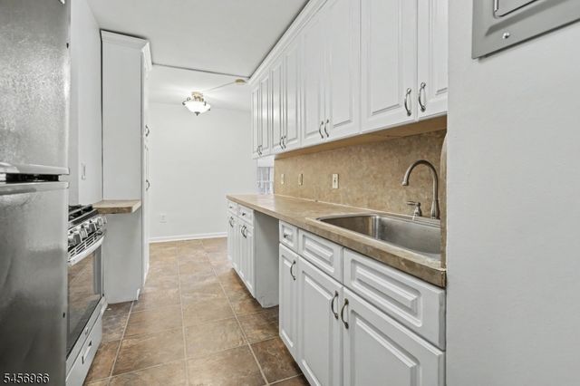 712 N Broad St 2C, Elizabeth City, NJ 07208