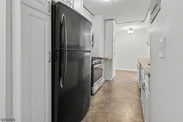 712 N Broad St 2C, Elizabeth City, NJ 07208