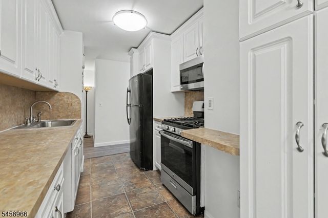 712 N Broad St 2C, Elizabeth City, NJ 07208