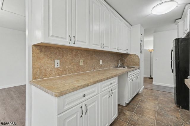 712 N Broad St 2C, Elizabeth City, NJ 07208