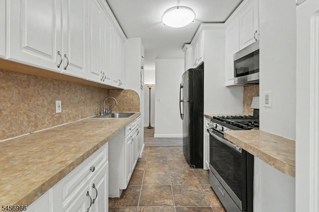 712 N Broad St 2C, Elizabeth City, NJ 07208