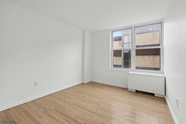712 N Broad St 2C, Elizabeth City, NJ 07208