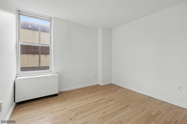712 N Broad St 2C, Elizabeth City, NJ 07208