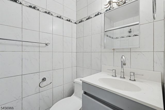 712 N Broad St 2C, Elizabeth City, NJ 07208