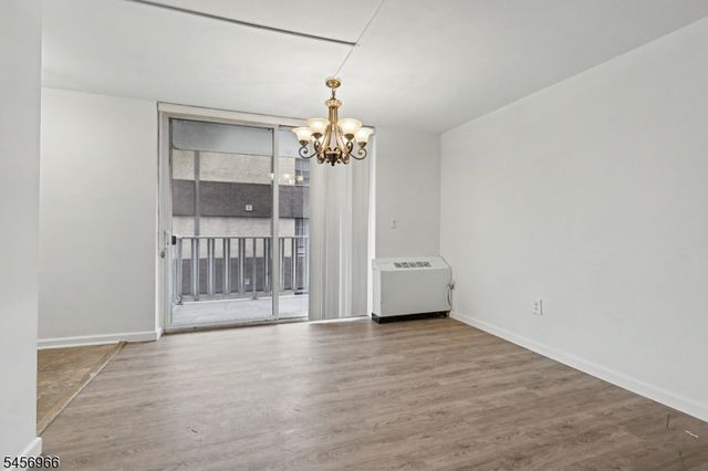 712 N Broad St 2C, Elizabeth City, NJ 07208