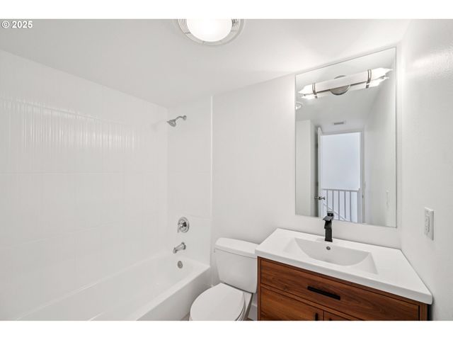 668 MCVEY Ave 83, Lake Oswego, OR 97034