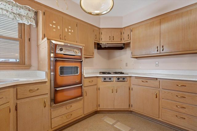 6986 N Ardara AVENUE, Glendale, WI 53209