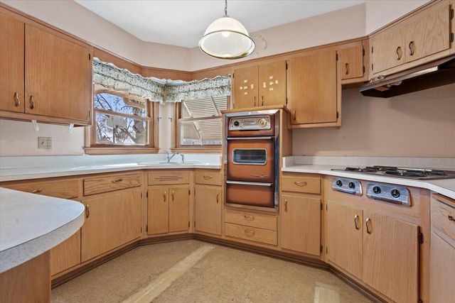 6986 N Ardara AVENUE, Glendale, WI 53209