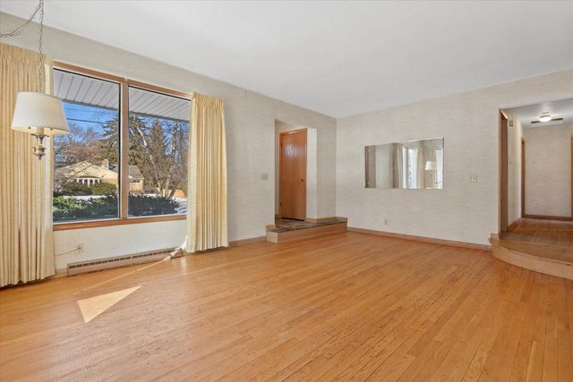 6986 N Ardara AVENUE, Glendale, WI 53209