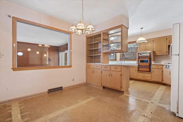 6986 N Ardara AVENUE, Glendale, WI 53209