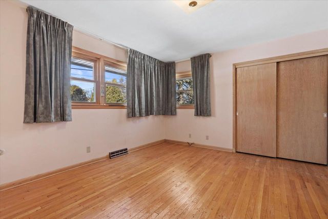 6986 N Ardara AVENUE, Glendale, WI 53209